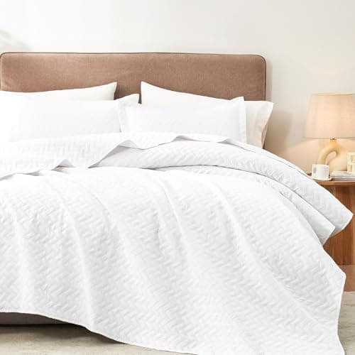 Hansleep White Quilt Queen Size - Chevron Pattern Ultrasonic All Season Bedspread Queen, Soft Lightweight Coverlet Bedding Set, 3 Pieces (1 Quilt, 2 Pillow Shams) - Image 1