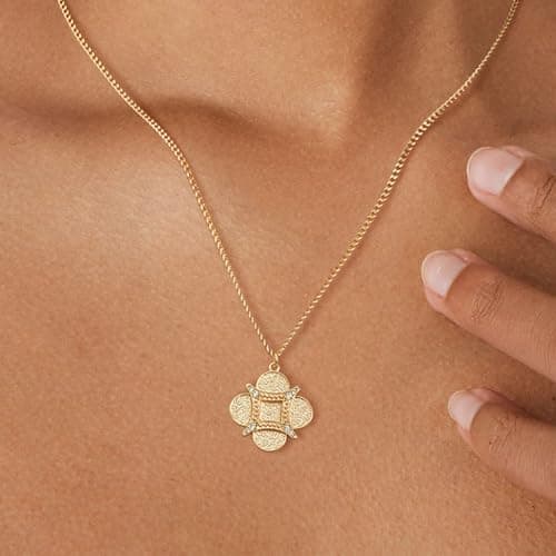 Valloey Rover Gold Necklace for Women 14K Gold Plated Clover Pendant Necklace Dainty Curb Chain Necklace Simple Jewelry Gift for Women - Thumbnail 2
