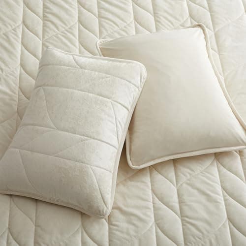 Oli Anderson Velvet Quilt Set King Size - Lightweight Bedspread Coverlet - Soft Velvet Comforter Set - Reversible Quilted Bedding Set for All Seasons - Cream White - 3 PCS (1 Quilt, 2 Pillow Shams) - Thumbnail 6